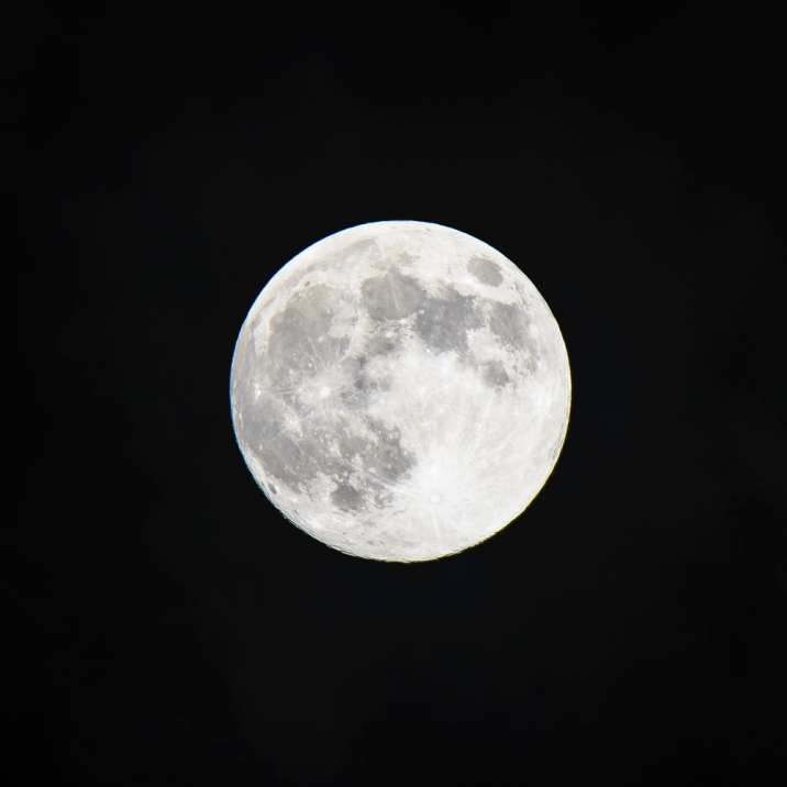 Luna plina Foto: Luna plina, Shutterstock Luna plina este ...